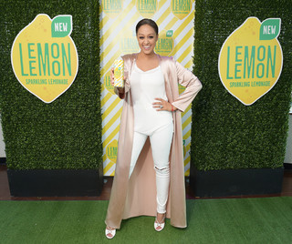 Tia Mowry feet photo thumbnail