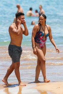 Tia Mowry feet photo thumbnail