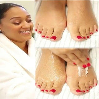 Tia Mowry feet photo thumbnail
