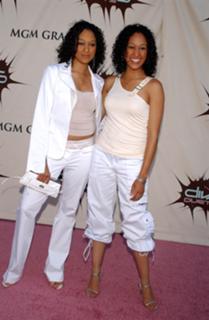 Tia Mowry feet photo thumbnail