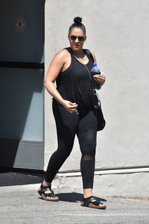 Tia Mowry feet photo thumbnail