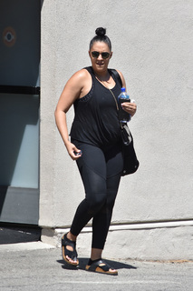 Tia Mowry feet photo thumbnail