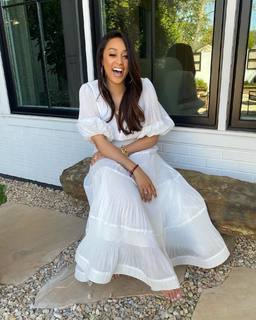 Tia Mowry feet photo thumbnail