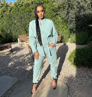 Tia Mowry feet photo thumbnail