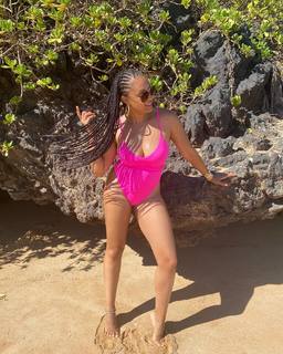 Tia Mowry feet photo thumbnail