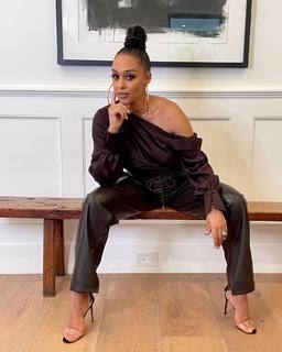 Tia Mowry feet photo thumbnail