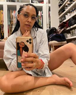 Tia Mowry feet photo thumbnail