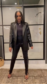 Tia Mowry feet photo thumbnail