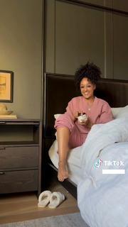 Tia Mowry feet photo thumbnail