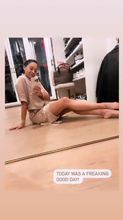 Tia Mowry feet photo thumbnail
