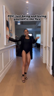 Tia Mowry feet photo thumbnail