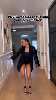 Tia Mowry feet photo thumbnail