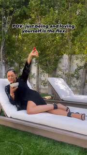 Tia Mowry feet photo thumbnail