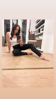 Tia Mowry feet photo thumbnail