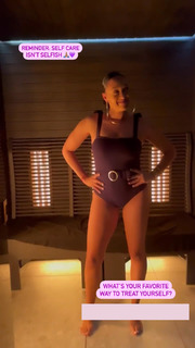Tia Mowry feet photo thumbnail