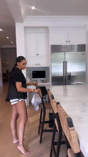 Tia Mowry feet photo thumbnail