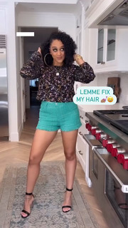 Tia Mowry feet photo thumbnail