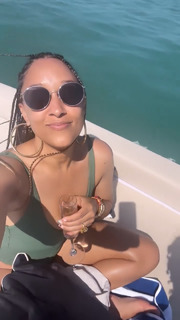 Tia Mowry feet photo thumbnail