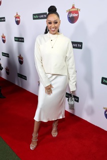 Tia Mowry feet photo thumbnail