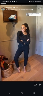 Tia Mowry feet photo thumbnail