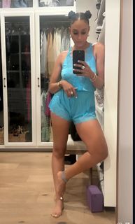 Tia Mowry feet photo thumbnail
