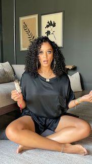 Tia Mowry feet photo thumbnail
