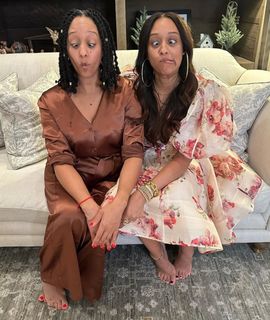 Tia Mowry feet photo thumbnail
