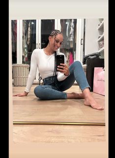 Tia Mowry feet photo thumbnail