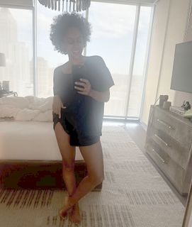 Tia Mowry feet photo 8