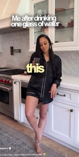 Tia Mowry feet photo 10