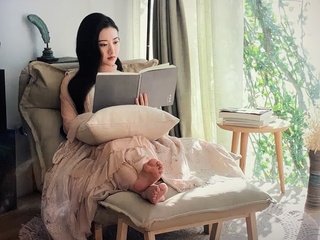 Tian Jing feet photo thumbnail