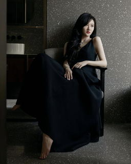 Tian Jing feet photo thumbnail