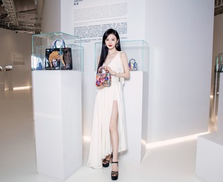 Tian Jing feet photo thumbnail