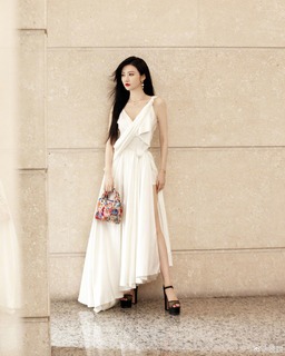 Tian Jing feet photo thumbnail