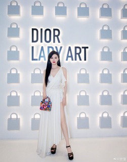 Tian Jing feet photo thumbnail