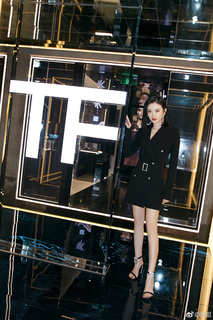 Tian Jing feet photo thumbnail