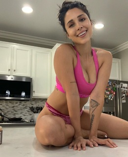 Tianna Gregory feet photo 3