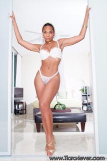 Tiara Harris feet photo 16