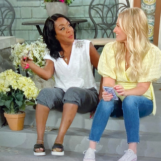 Tichina Arnold feet photo thumbnail