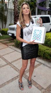 Ticiane Pinheiro feet photo 3
