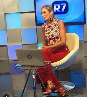 Ticiane Pinheiro feet photo 2