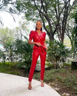 Ticiane Pinheiro feet photo 8