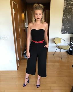 Tiera Skovbye feet photo thumbnail
