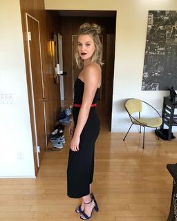 Tiera Skovbye feet photo thumbnail