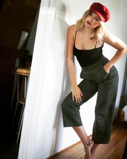 Tiera Skovbye feet photo thumbnail
