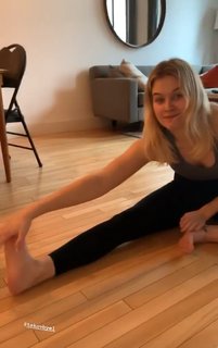 Tiera Skovbye feet photo thumbnail