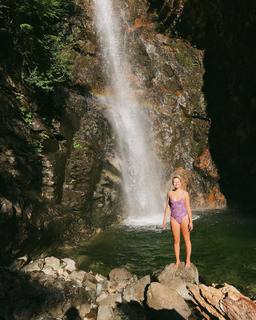 Tiera Skovbye feet photo thumbnail