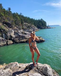 Tiera Skovbye feet photo thumbnail