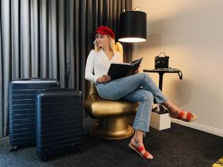 Tiera Skovbye feet photo thumbnail
