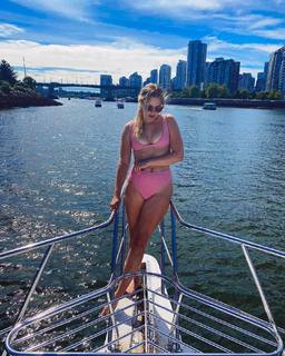 Tiera Skovbye feet photo thumbnail